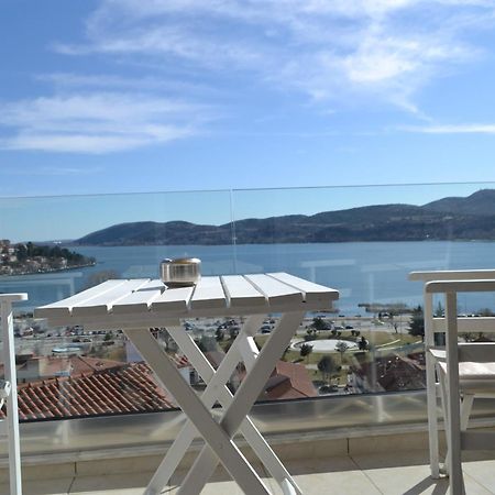 Calm Lake Balcony Костур Екстериор снимка